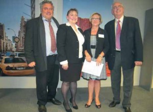 (de g. à d.) Jean-Pierre Maillot, directeur de Soda, les associées Nathalie Bouard et Véronique de Logivière, Claude Deruelle, président de l’ordre des experts-comptables Picardie-Ardennes.