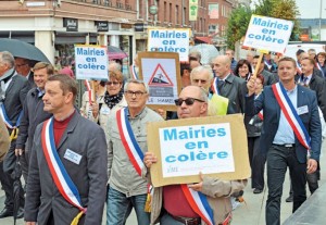 Plus de 200 maires de la Somme ont participé à la manifestation du 18 septembre à Amiens.