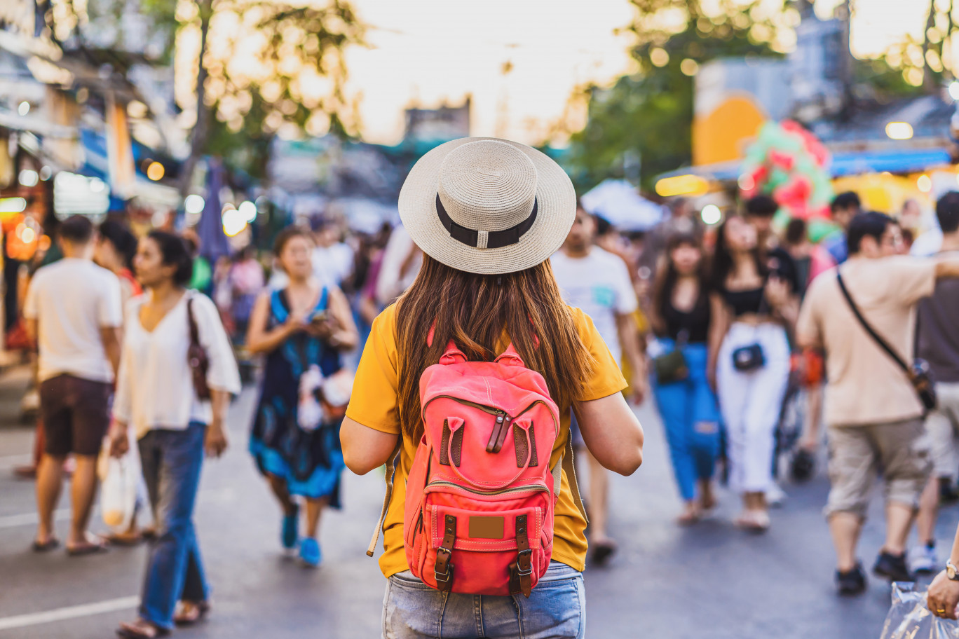 Face aux conséquences délétères du tourisme de masse, un autre type de tourisme exigeant, équitable et solidaire, propose de nouvelles manières de voyager. (c)AdobeStock