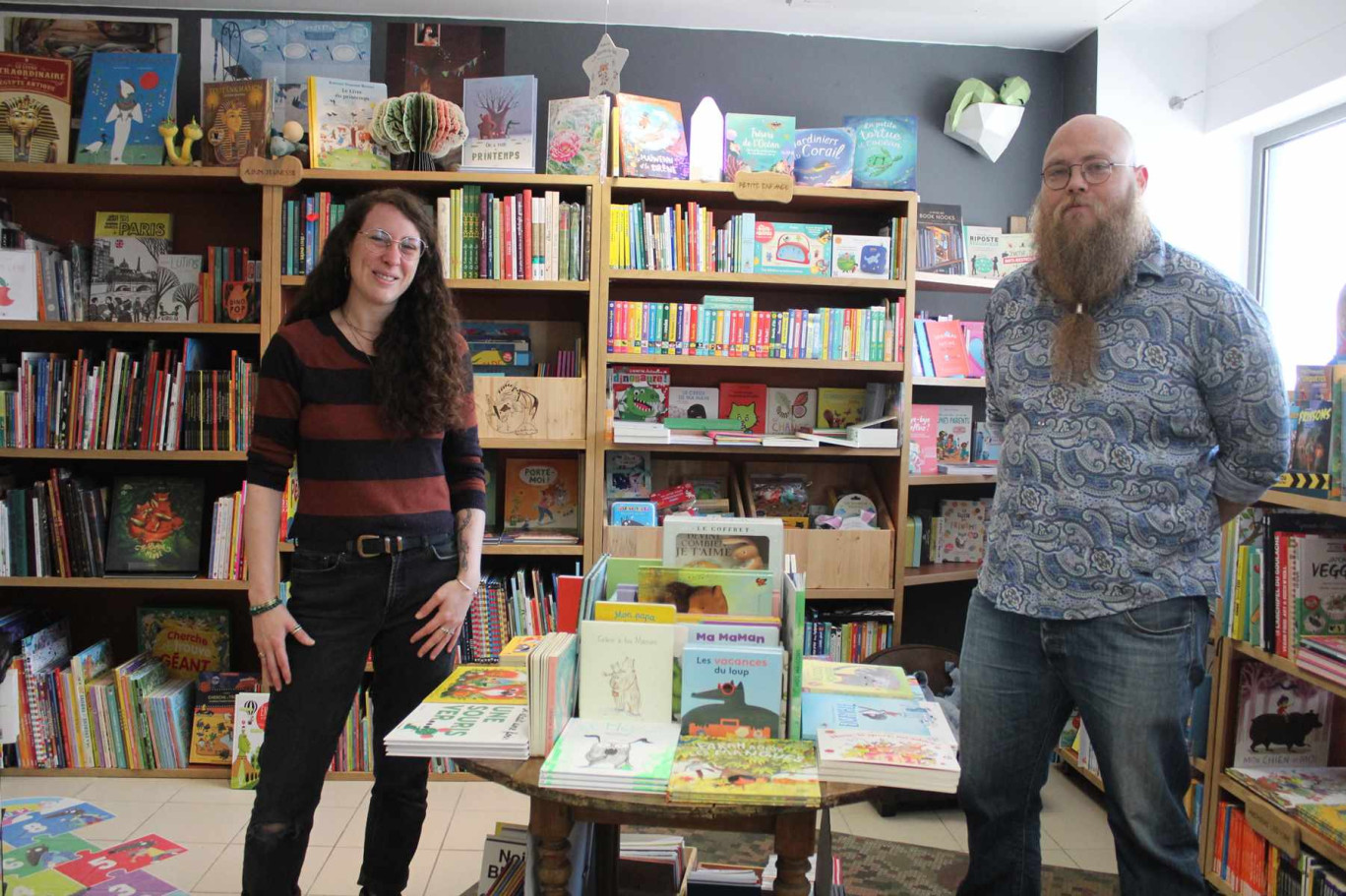 Pauline Merlen et Jason Renauld ont ouvert la librairie Le Dragon Rêveur à Laon en février 2023.