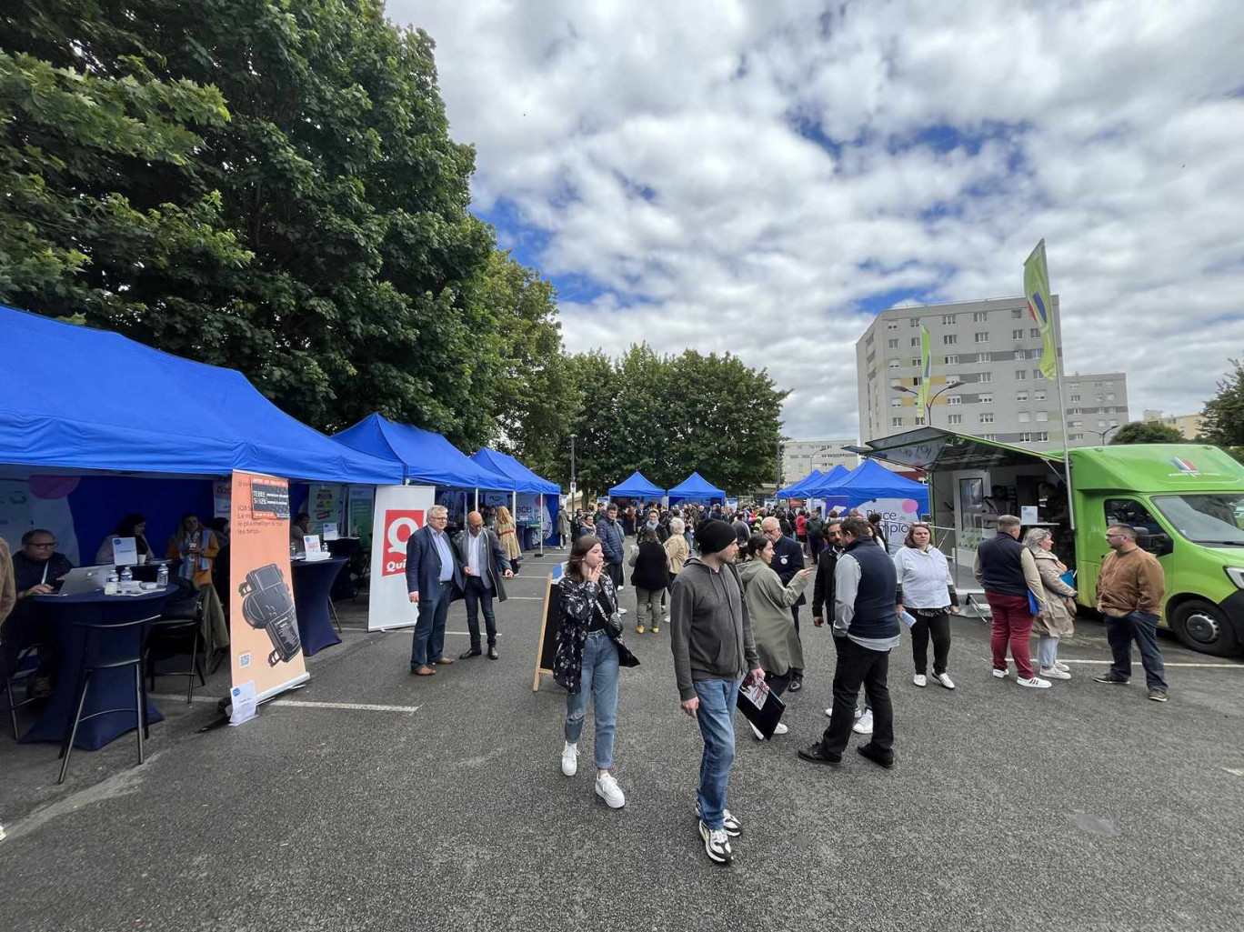 La place de l'Emploi s'est installée au cœur du quartier Europe à Saint-Quentin.