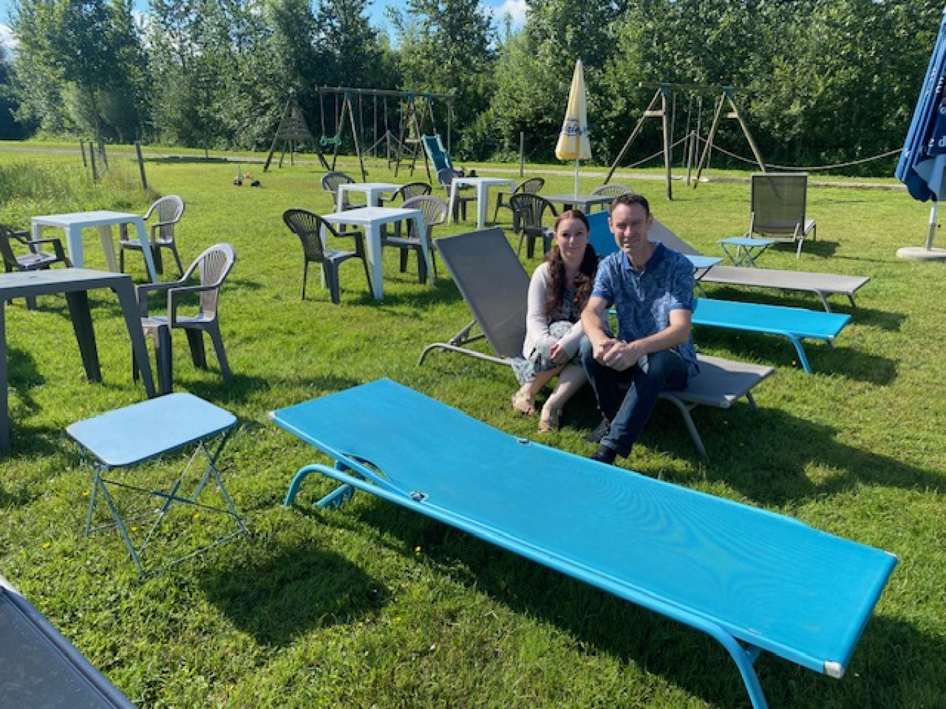 Un coin détente a été aménagé par le couple.