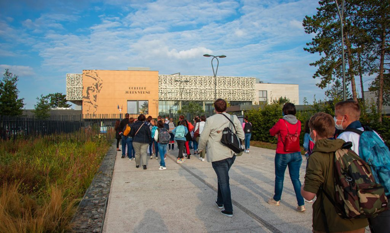 La rentrée des collégiens de la Somme, ici le collège Jules Verne de Rivery. (© Département de la Somme)