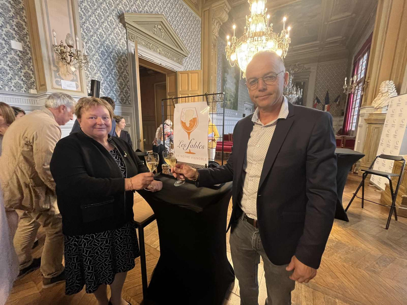 Dominique Fleury et Eric Lévêque, présidente et vice-président de l'association Les Fables de notre Vignoble.