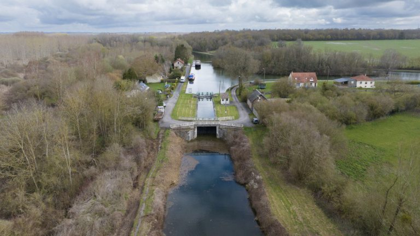 Reprise des travaux pour la remise en navigation et la finalisation de la Véloroute Vallée de Somme entre Voyennes et Saint-Simon. Fin de travaux envisagée à l'horizon 2026-2027. (c)wtourbier@CD80