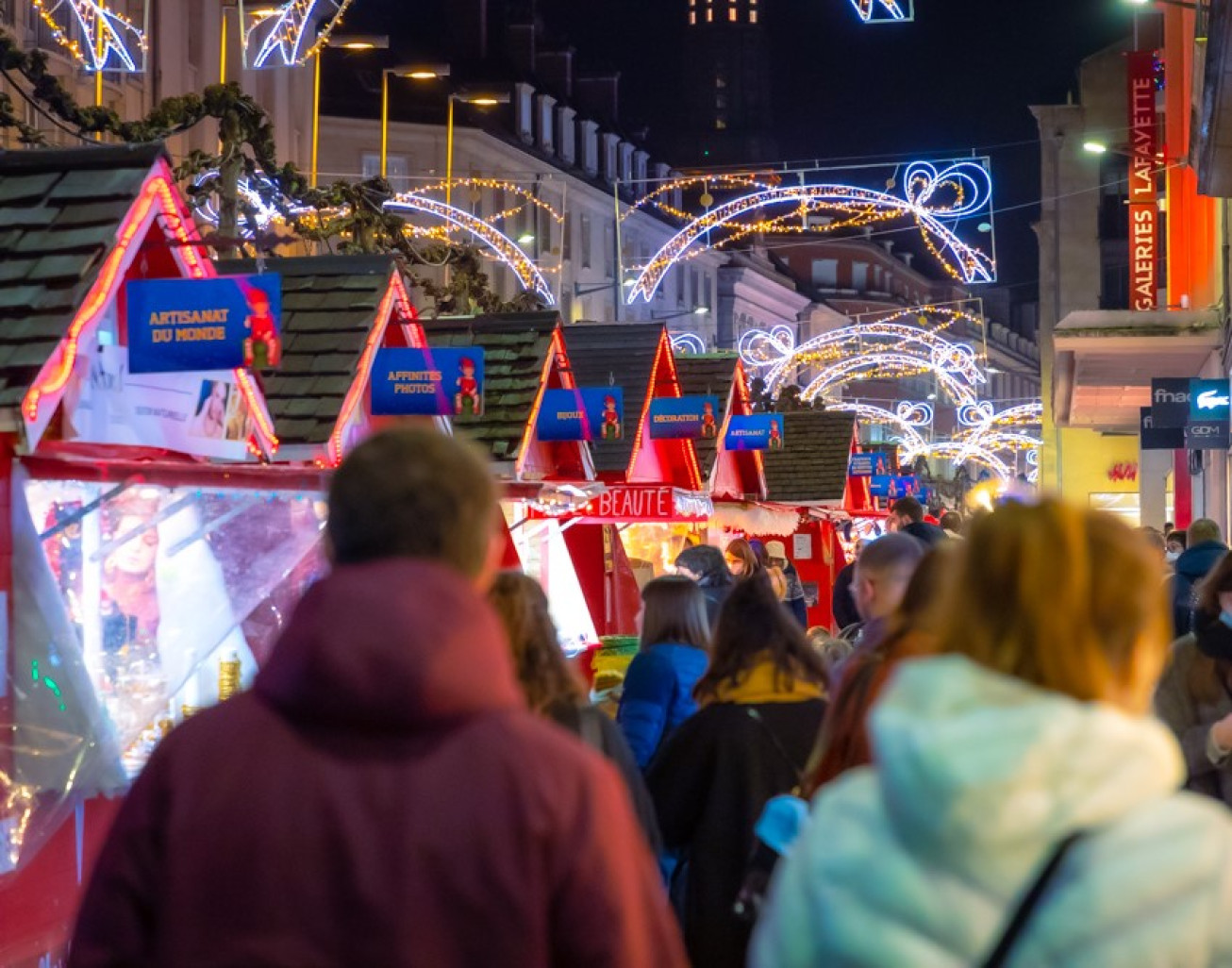 Le Marché de Noël d'Amiens c'est aussi aller à la rencontre d'exposants passionnés entre artisanat, spécialités gourmandes et créations faites main.