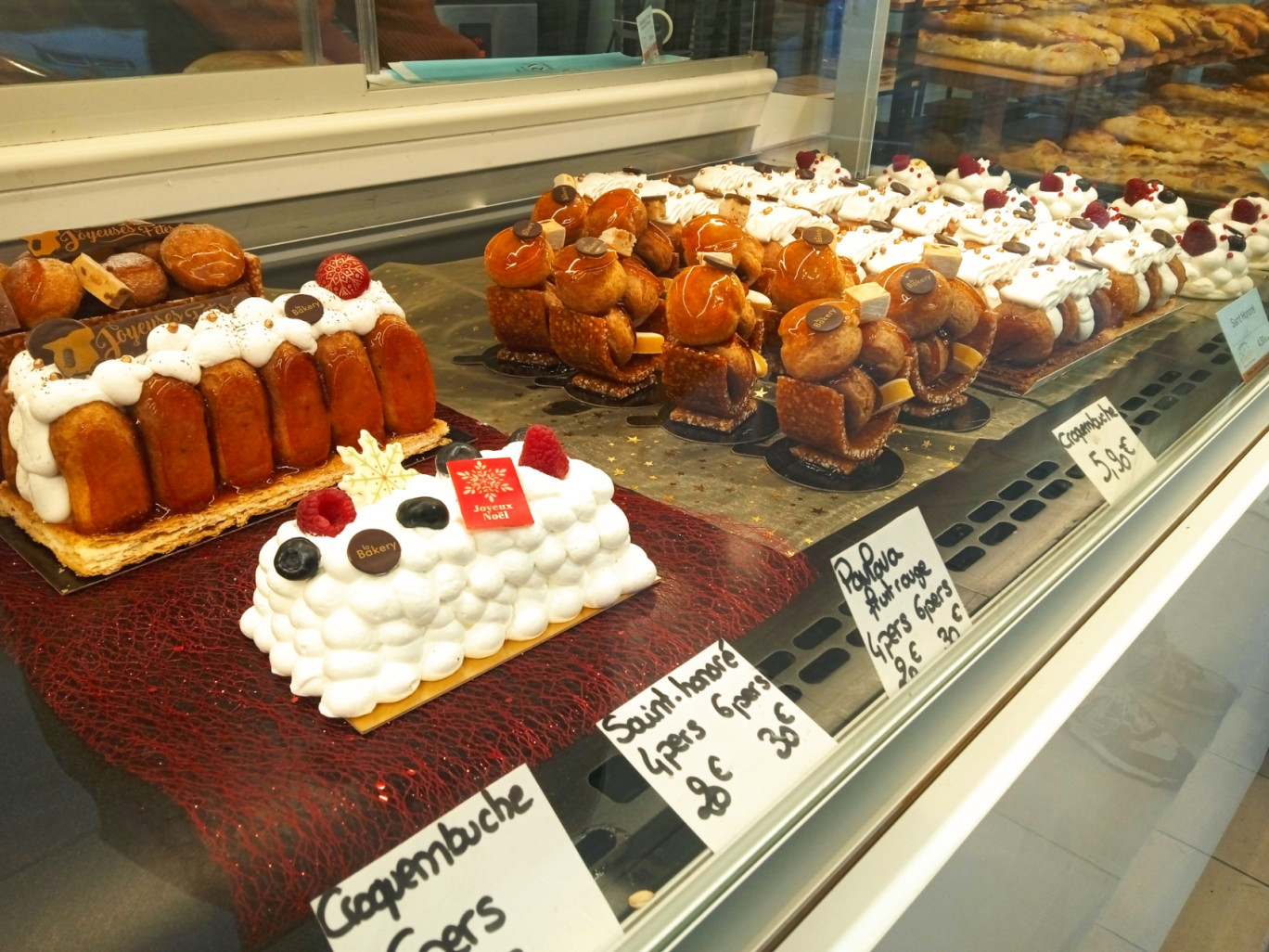 La croquembûche fait son retour après avoir été largement appréciée par les clients l’an dernier.