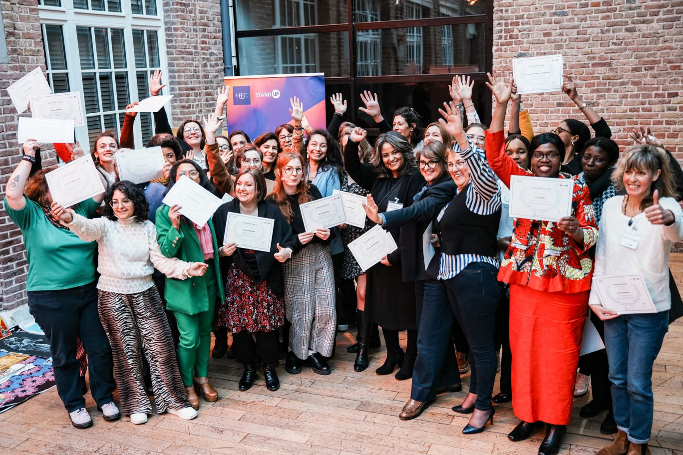 Les 29 femmes ont reçu leurs certificats au Quai de l'Innovation d'Amiens. © HEC Paris