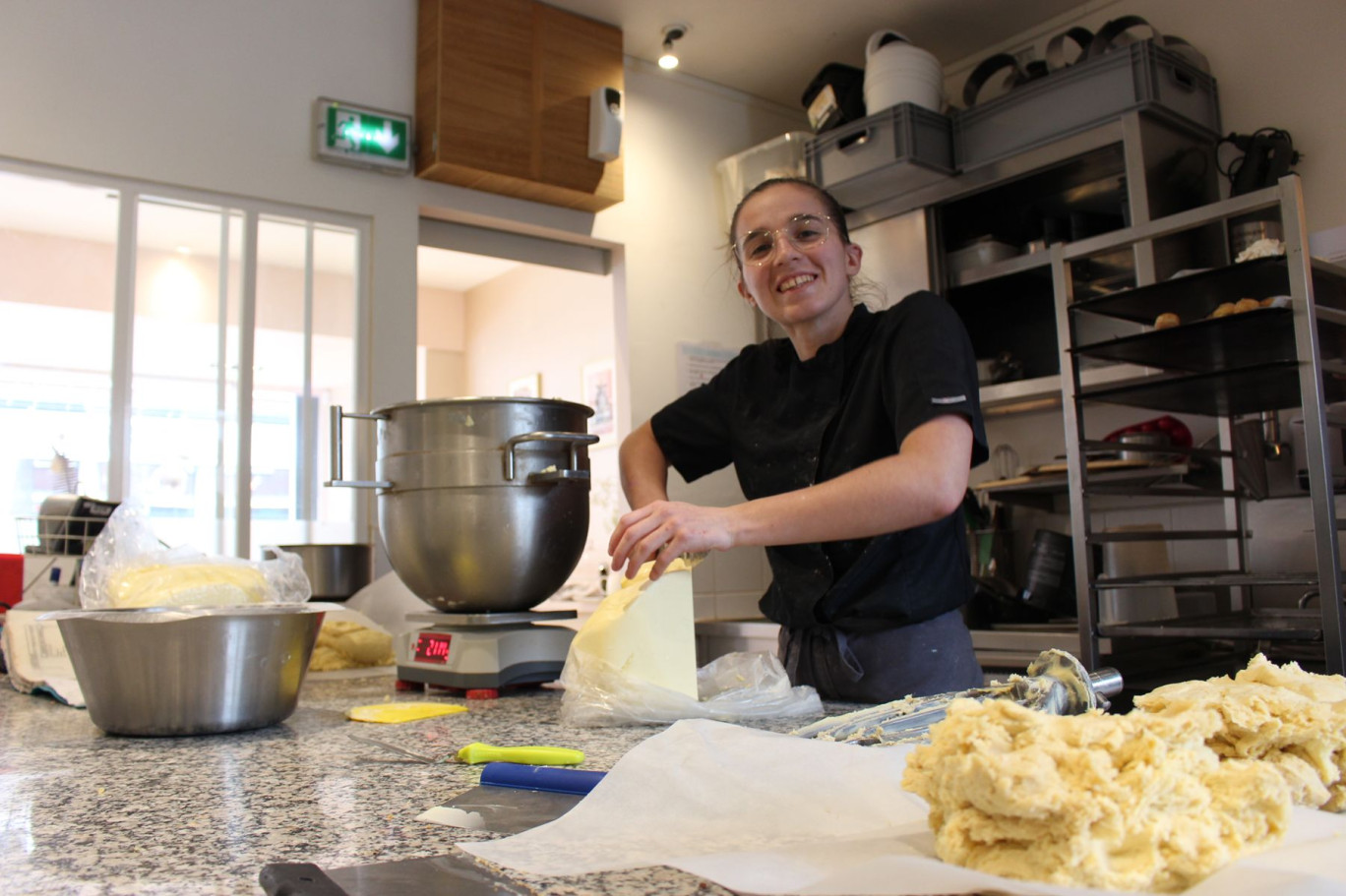 Orlanne Demarest est pâtissière aux côtés de Margot Servoisier depuis 4 ans. Elle aime travailler «la qualité des produits qu'on ne trouve pas comme ceux-là ailleurs».