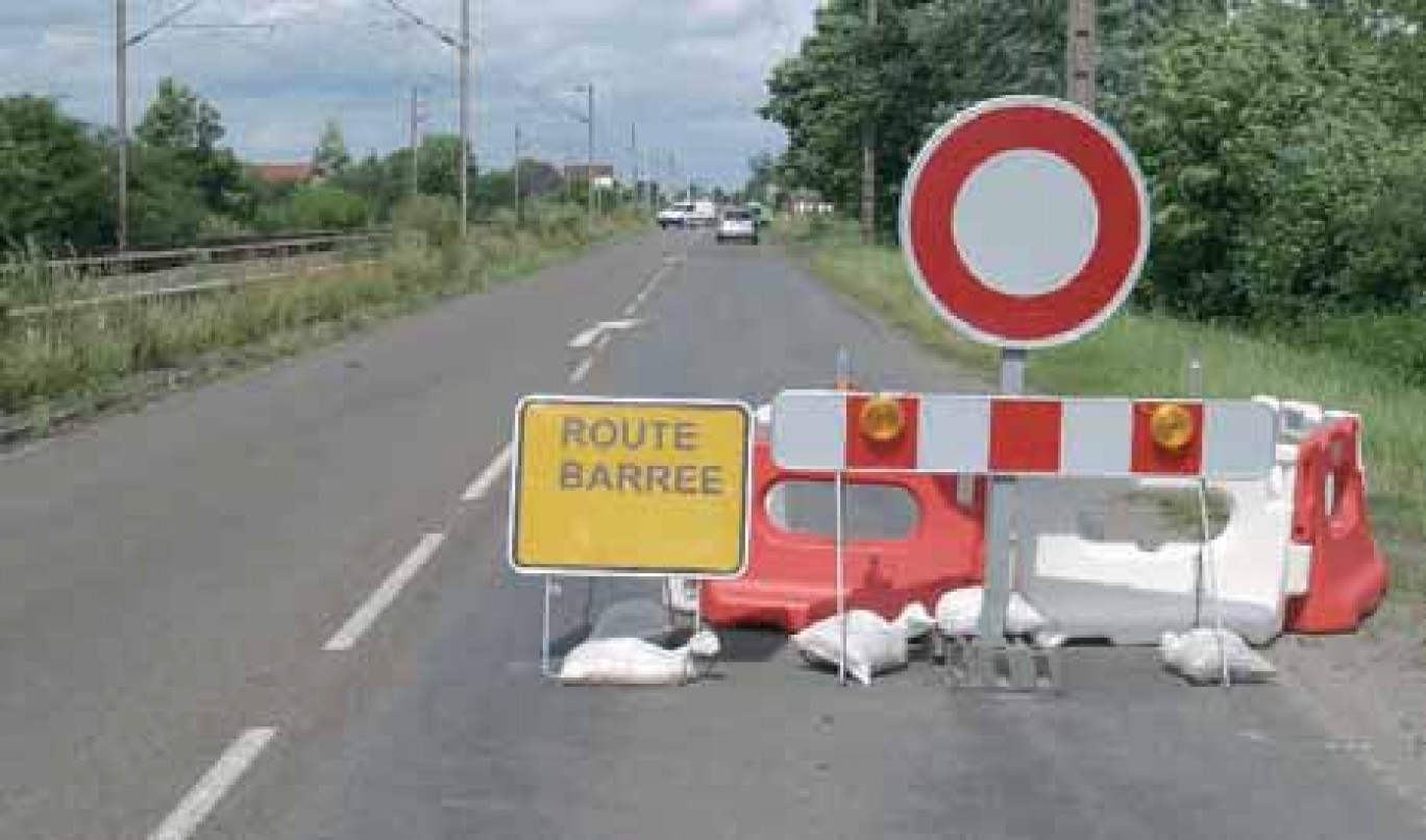 Une nouvelle intersection avec des feux tricolores est en pleine réalisation.