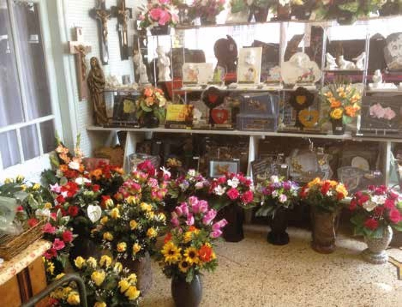 L'intérieur du magasin de Chauny des Pompes Funébres Bernasconi.